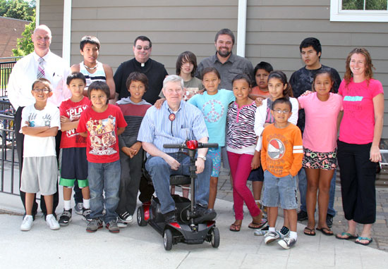 Senator Johnson visited the Cyr home, where the Lakota children in grades 1-8 are staying during the summer program.